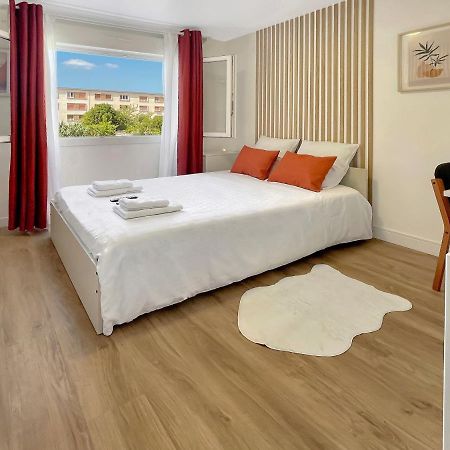 Le Petit Melun Apartment Exterior photo